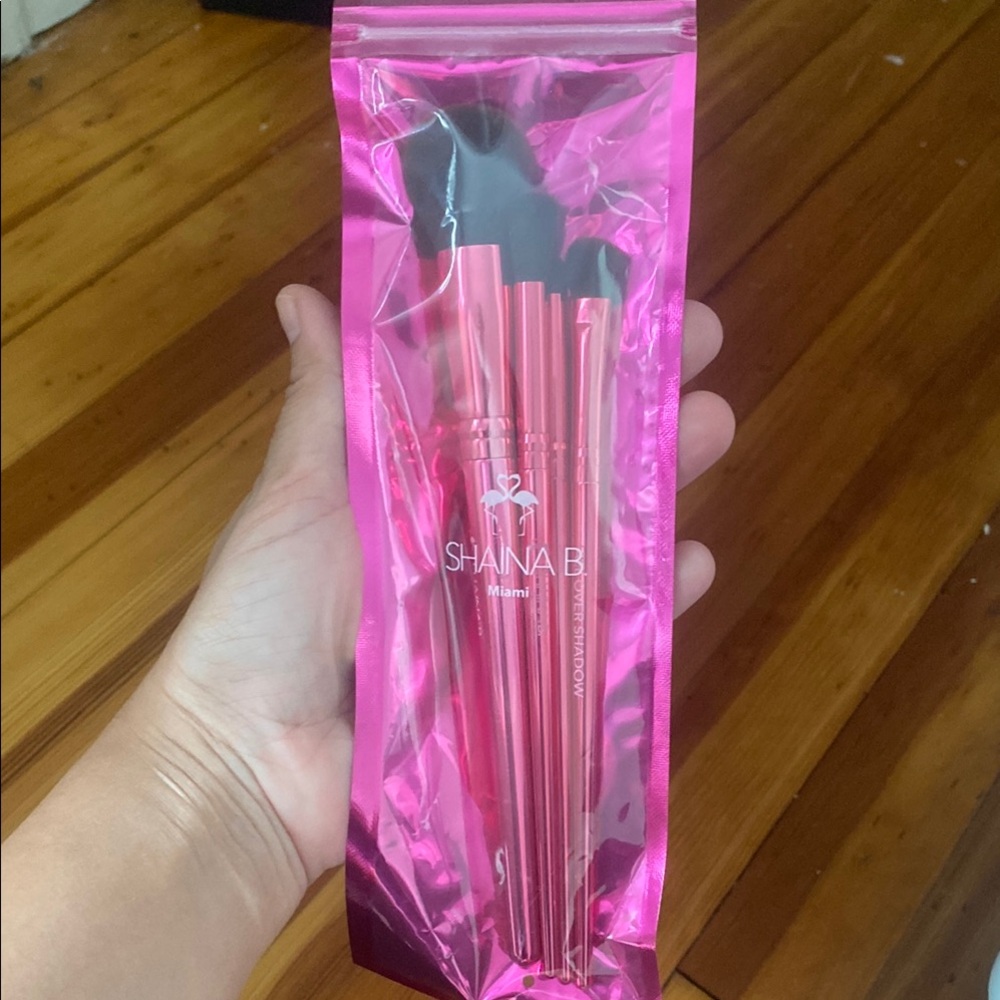 Set of 5 Makeup Brushes. Pink Metallic in sealed plastic